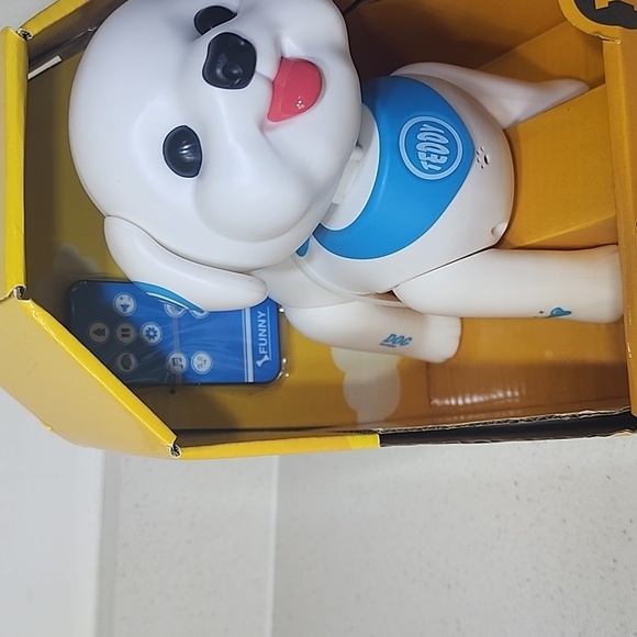 Remote Control Puppy New. Voice activated and programmable - Picture 9 of 10